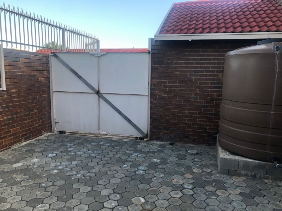 To Let 3 Bedroom Property for Rent in Pellissier Free State